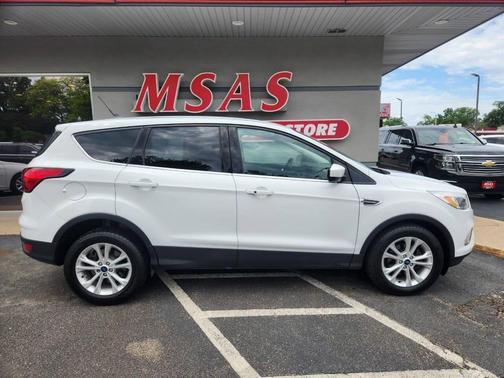 Oxford White 2019 Ford Escape SE