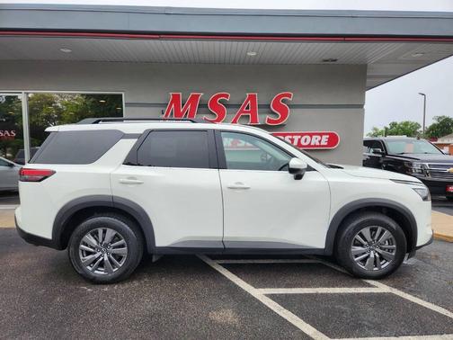 Glacier White 2025 Nissan Pathfinder SV FWD