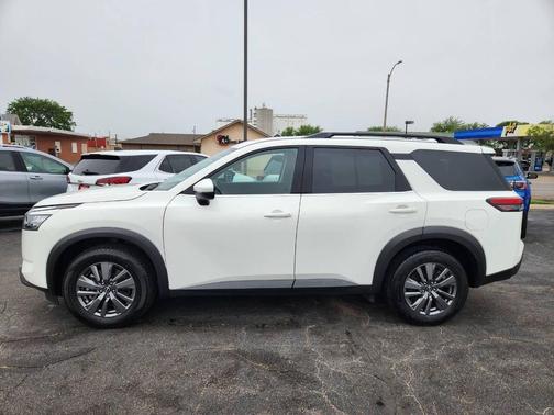 Glacier White 2025 Nissan Pathfinder SV FWD