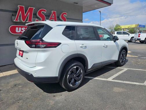 Everest White Pearl Tricoat 2025 Nissan Rogue SV