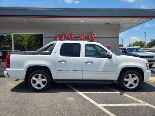 White 2009 Chevrolet Avalanche 1500 LTZ