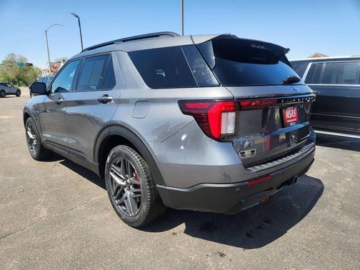 Carbonized Gray Metallic 2025 Ford Explorer ST-Line