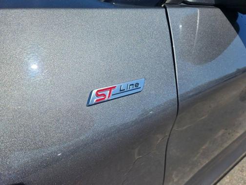 Carbonized Gray Metallic 2025 Ford Explorer ST-Line