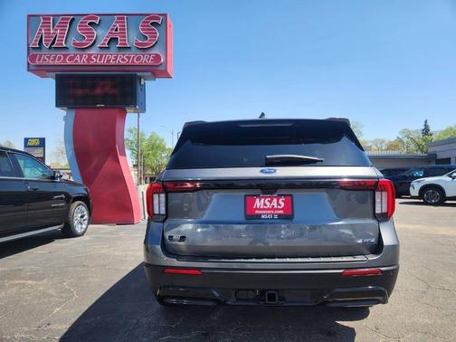 Carbonized Gray Metallic 2025 Ford Explorer ST-Line
