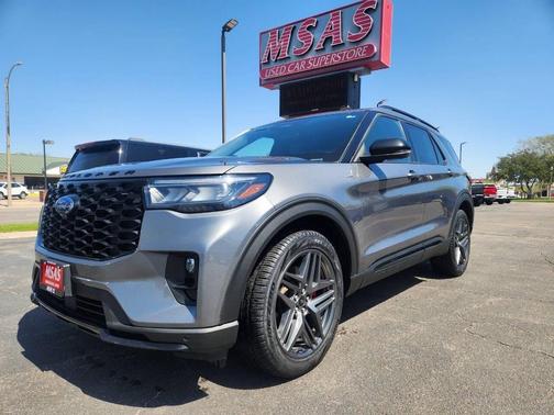 Carbonized Gray Metallic 2025 Ford Explorer ST-Line