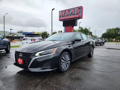 Super Black 2025 Nissan Altima 2.5 SV