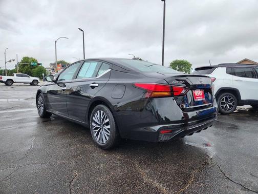 Super Black 2025 Nissan Altima 2.5 SV