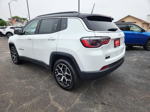 Bright White Clearcoat 2025 Jeep Compass Limited