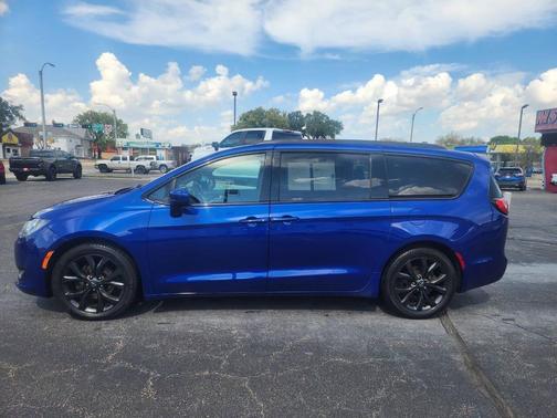2019 Chrysler Pacifica Touring L