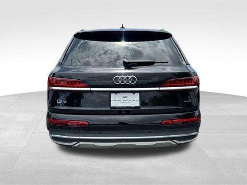 2023 Audi Q7 45 Premium