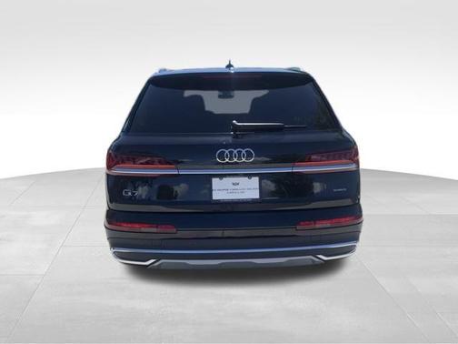 2023 Audi Q7 45 Premium