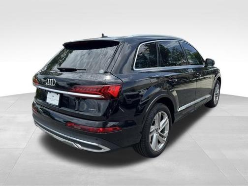 2023 Audi Q7 45 Premium
