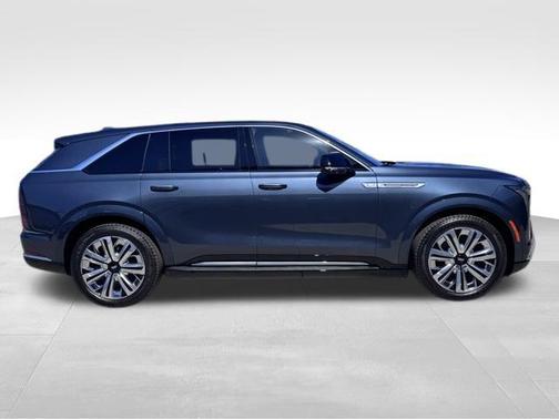 2025 Cadillac Escalade IQ Luxury 2