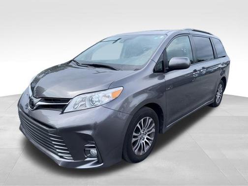 2020 Toyota Sienna XLE