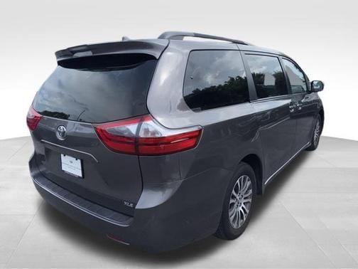2020 Toyota Sienna XLE