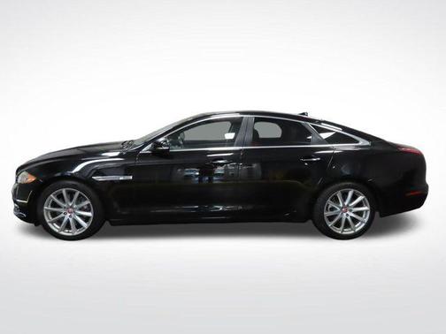 2015 Jaguar XJ Base