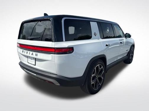 2025 Rivian R1S Adventure