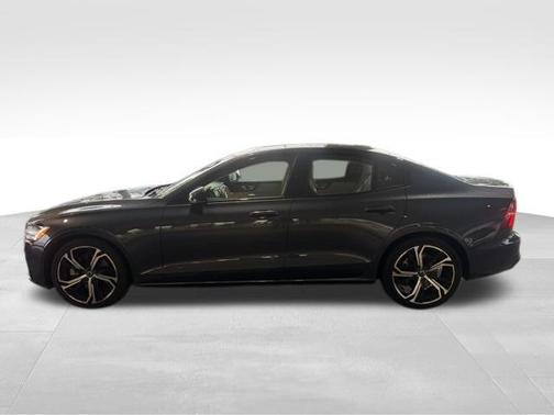 2024 Volvo S60 B5 Core Dark Theme