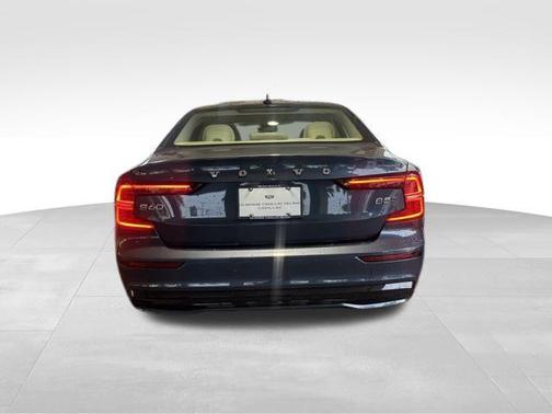2024 Volvo S60 B5 Core Dark Theme