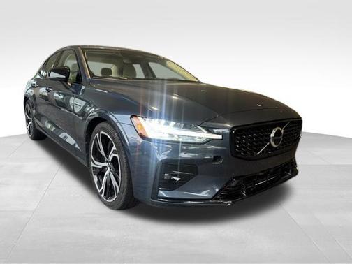 2024 Volvo S60 B5 Core Dark Theme