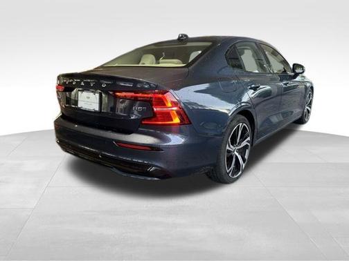 2024 Volvo S60 B5 Core Dark Theme