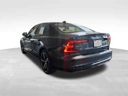 2024 Volvo S60 B5 Core Dark Theme