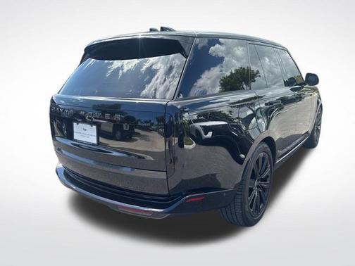 2025 Land Rover Range Rover P530 SE