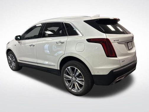 Crystal White Tricoat 2022 Cadillac XT5 Premium Luxury