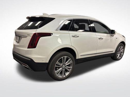 Crystal White Tricoat 2022 Cadillac XT5 Premium Luxury