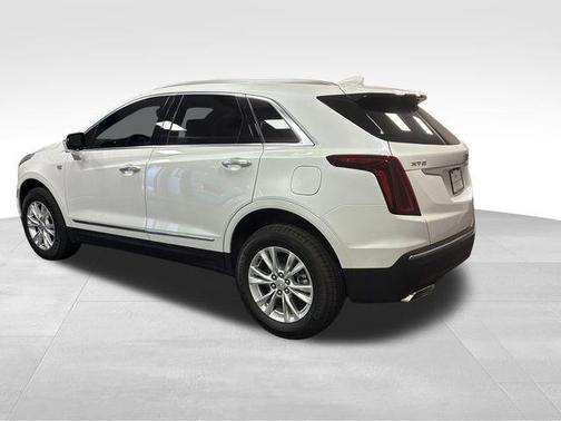 Crystal White Tricoat 2026 Cadillac XT5 Luxury