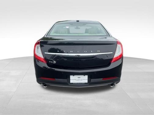 2015 Lincoln MKS Base