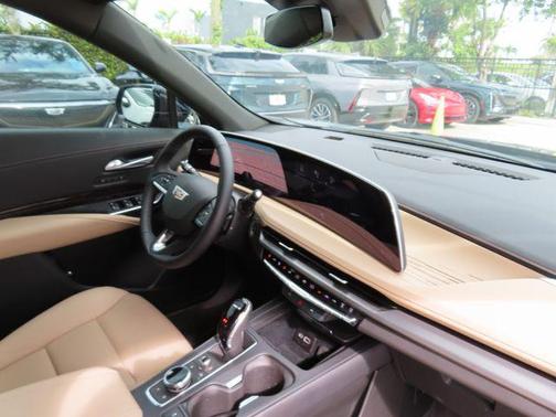 2025 Cadillac XT4 Premium Luxury