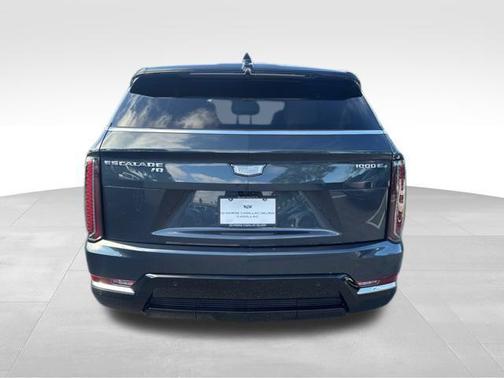 2025 Cadillac Escalade IQ Luxury 1