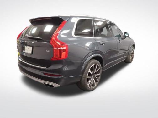 2021 Volvo XC90 T6 Momentum