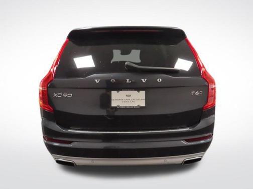 2021 Volvo XC90 T6 Momentum