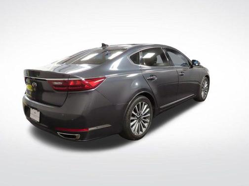 Platinum Graphite 2017 Kia Cadenza Technology