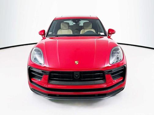 2025 Porsche Macan T