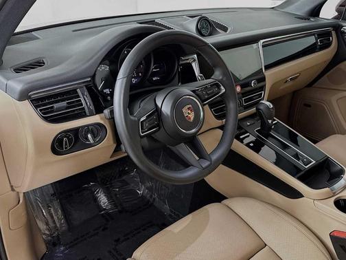 2025 Porsche Macan T