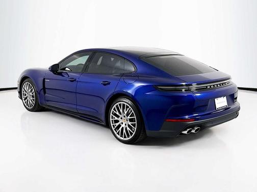 2026 Porsche Panamera 4