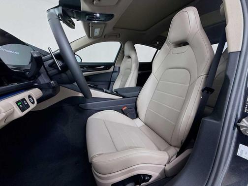 2025 Porsche Panamera Base