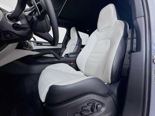 2025 Porsche Cayenne S