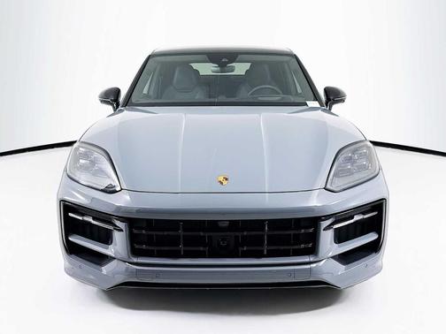 2025 Porsche Cayenne GTS