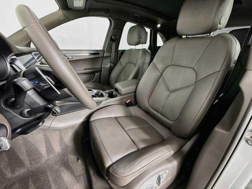 Carrara White 2026 Porsche Macan