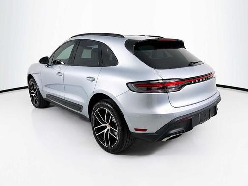 Dolomite Silver Metallic 2026 Porsche Macan