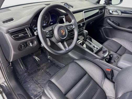 Volcano Grey Metallic 2025 Porsche Macan