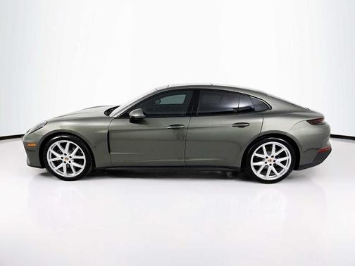 Aventurine Green Metallic 2026 Porsche Panamera Base