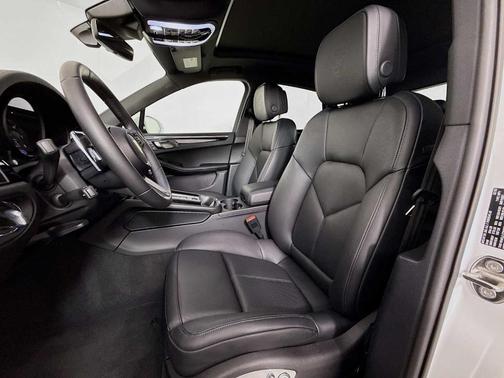 2025 Porsche Macan T