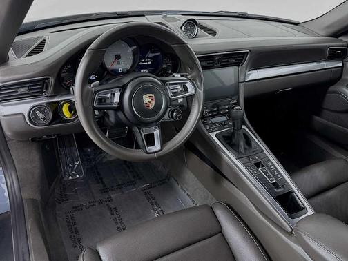 2017 Porsche 911 Carrera 4S