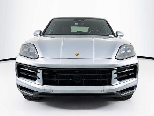 Dolomite Silver Metallic 2026 Porsche Cayenne AWD