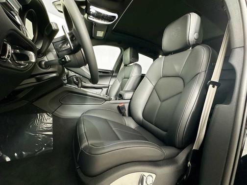 2025 Porsche Macan S